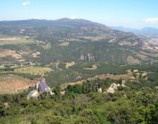 Descubre la belleza del Parque Natural de la Font Roja: El destino perfecto para turismo de senderismo y ciclismo en Castalla