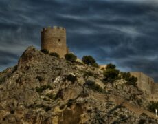Descubre la historia y belleza del Castillo de Castalla: una joya medieval en tu próximo viaje de turismo